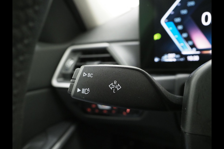 BMW 3 Serie Touring 320e LCI Shadow Line | Widescreen | Carplay | Leder | Cruise | DAB | LED | PDC