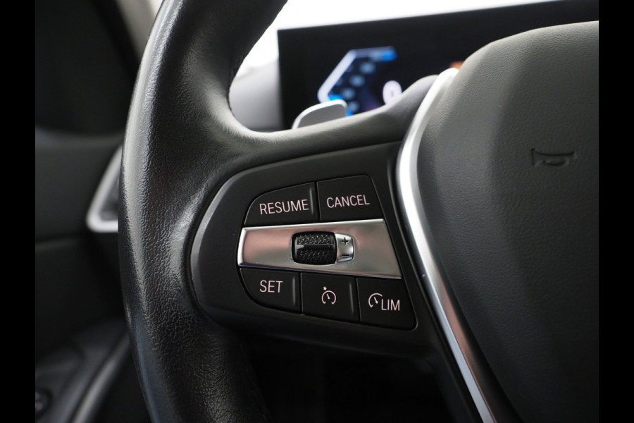 BMW 3 Serie Touring 320e LCI Shadow Line | Widescreen | Carplay | Leder | Cruise | DAB | LED | PDC