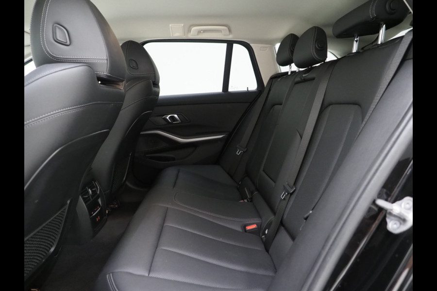 BMW 3 Serie Touring 320e LCI Shadow Line | Widescreen | Carplay | Leder | Cruise | DAB | LED | PDC
