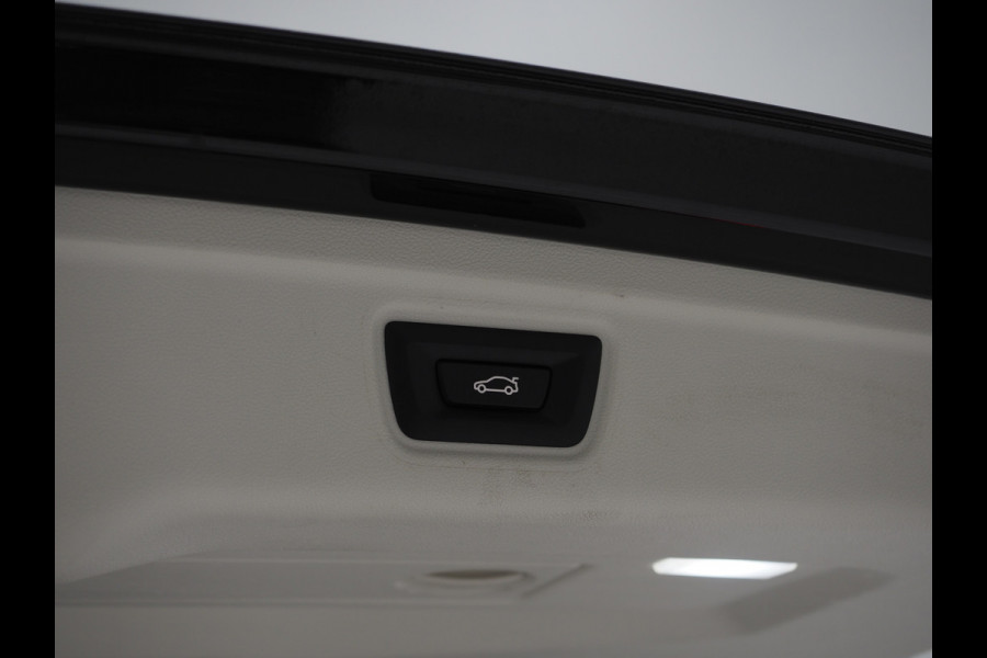 BMW 3 Serie Touring 320e LCI Shadow Line | Widescreen | Carplay | Leder | Cruise | DAB | LED | PDC