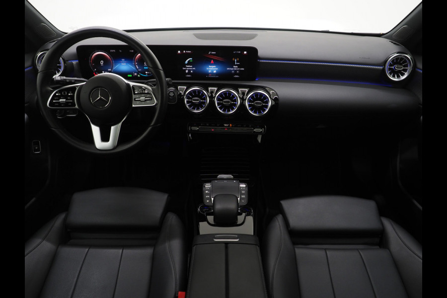 Mercedes-Benz A-Klasse 250e Panamericana | Panoramadak | Sfeerverlichting | Leder | Widescreen | Camera | DAB