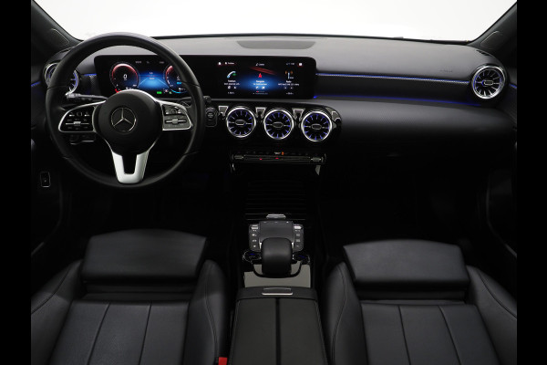 Mercedes-Benz A-Klasse 250e Panamericana | Panoramadak | Sfeerverlichting | Leder | Widescreen | Camera | DAB