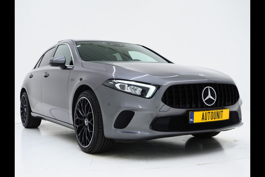 Mercedes-Benz A-Klasse 250e Panamericana | Panoramadak | Sfeerverlichting | Leder | Widescreen | Camera | DAB