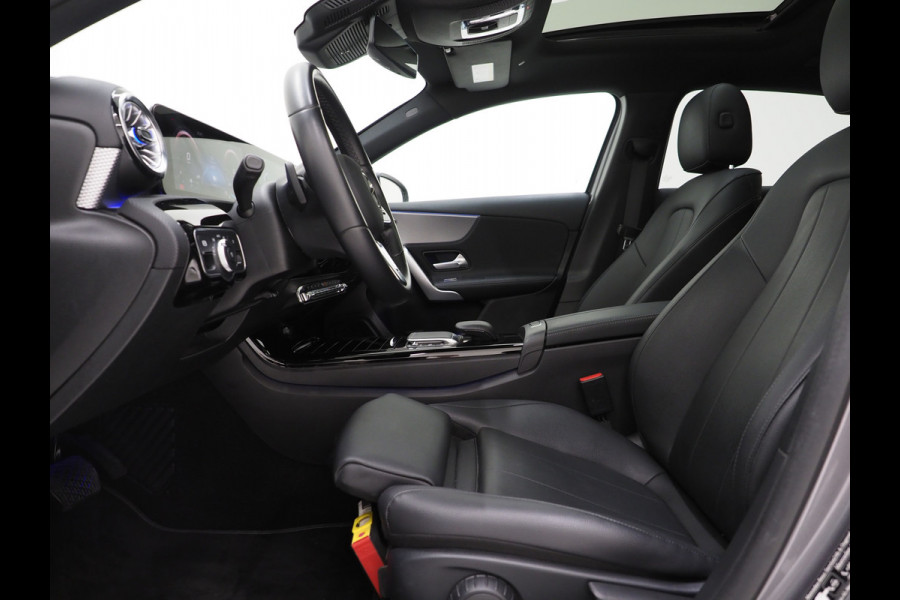 Mercedes-Benz A-Klasse 250e Panamericana | Panoramadak | Sfeerverlichting | Leder | Widescreen | Camera | DAB