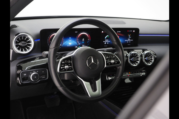 Mercedes-Benz A-Klasse 250e Panamericana | Panoramadak | Sfeerverlichting | Leder | Widescreen | Camera | DAB