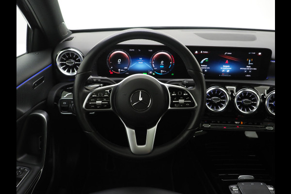 Mercedes-Benz A-Klasse 250e Panamericana | Panoramadak | Sfeerverlichting | Leder | Widescreen | Camera | DAB