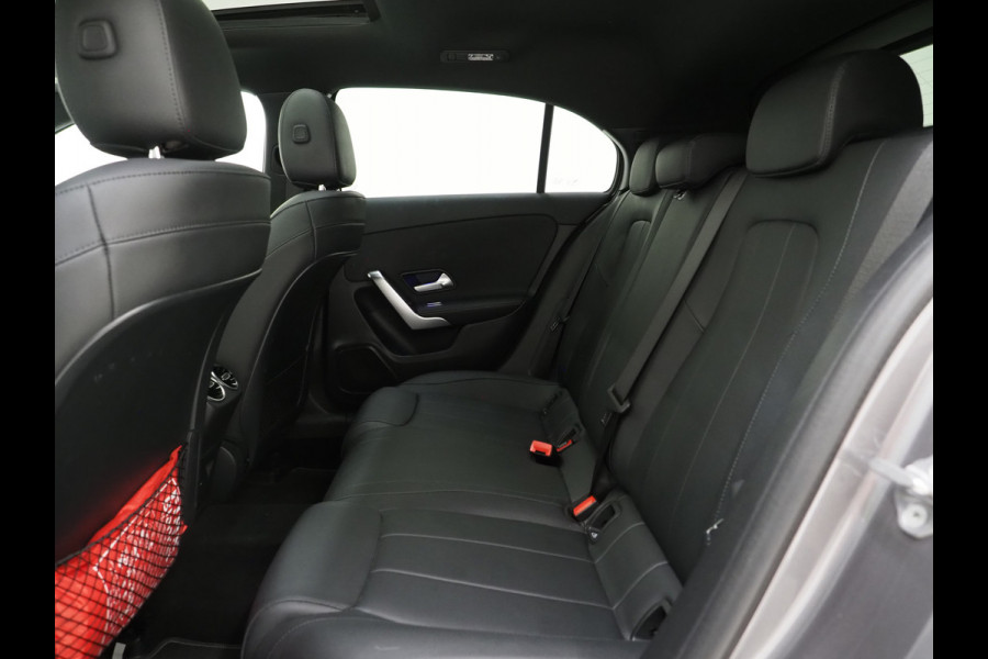 Mercedes-Benz A-Klasse 250e Panamericana | Panoramadak | Sfeerverlichting | Leder | Widescreen | Camera | DAB