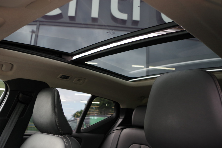 Volvo XC40 1.5 T5 Plug-in Hybrid 262 PK Ultimate Dark, Panoramadak, 360 Camera, Leder, Harman/Kardon,