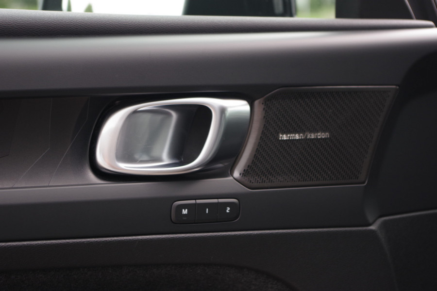 Volvo XC40 1.5 T5 Plug-in Hybrid 262 PK Ultimate Dark, Panoramadak, 360 Camera, Leder, Harman/Kardon,