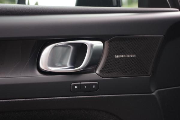 Volvo XC40 1.5 T5 Plug-in Hybrid 262 PK Ultimate Dark, Panoramadak, 360 Camera, Leder, Harman/Kardon,