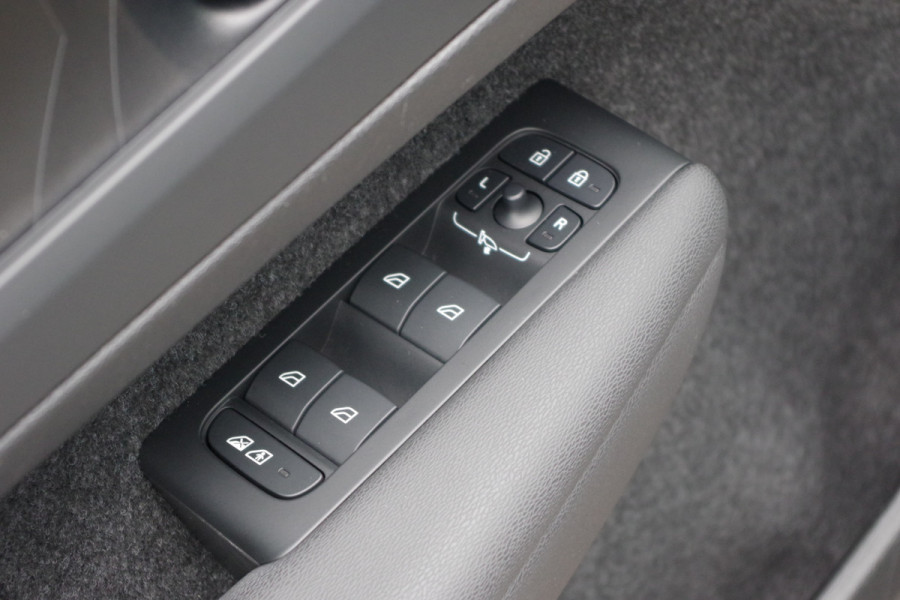 Volvo XC40 1.5 T5 Plug-in Hybrid 262 PK Ultimate Dark, Panoramadak, 360 Camera, Leder, Harman/Kardon,