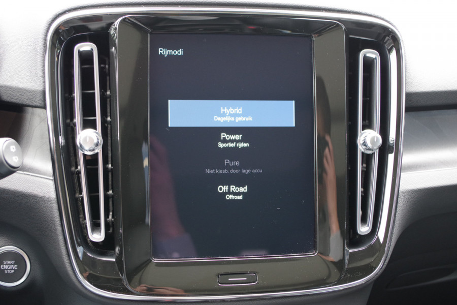 Volvo XC40 1.5 T5 Plug-in Hybrid 262 PK Ultimate Dark, Panoramadak, 360 Camera, Leder, Harman/Kardon,