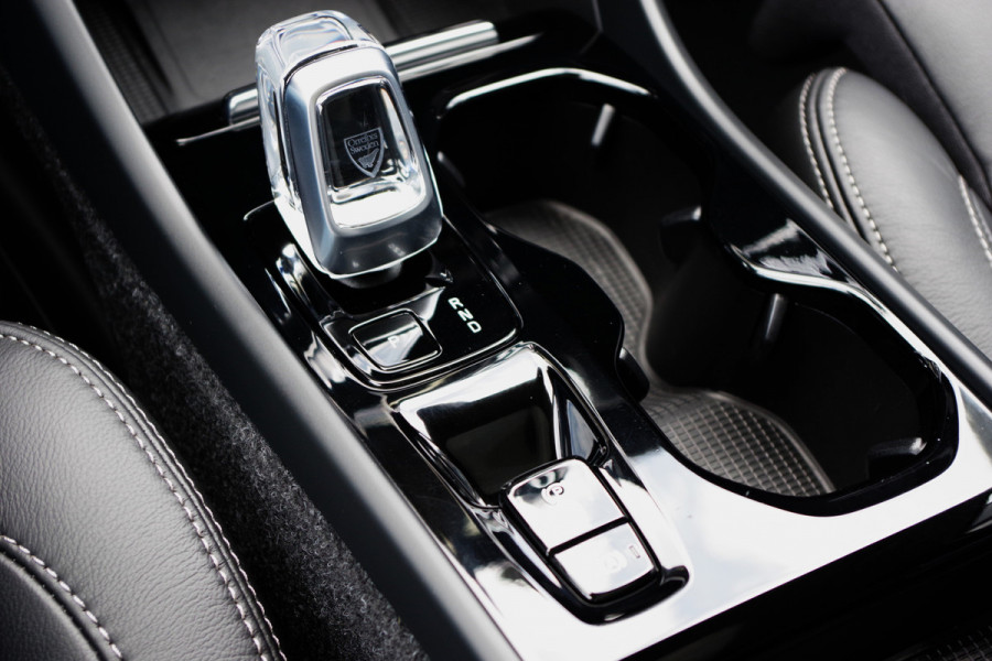Volvo XC40 1.5 T5 Plug-in Hybrid 262 PK Ultimate Dark, Panoramadak, 360 Camera, Leder, Harman/Kardon,