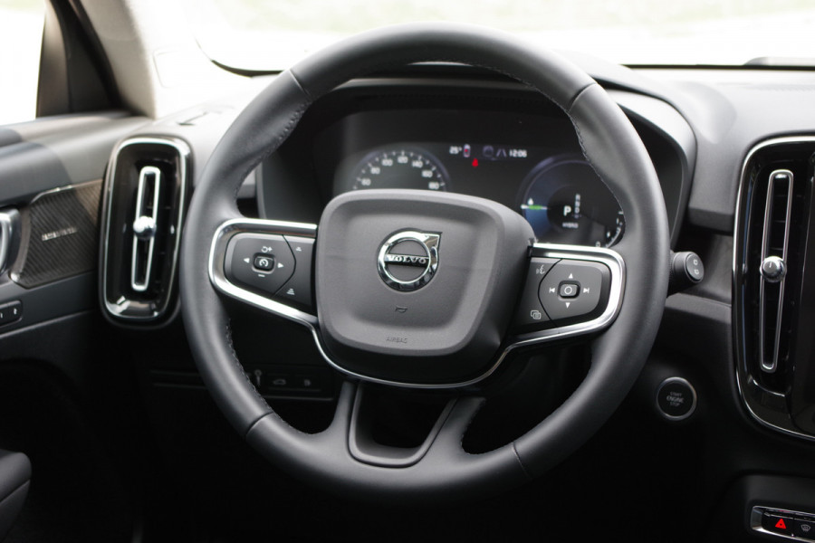 Volvo XC40 1.5 T5 Plug-in Hybrid 262 PK Ultimate Dark, Panoramadak, 360 Camera, Leder, Harman/Kardon,