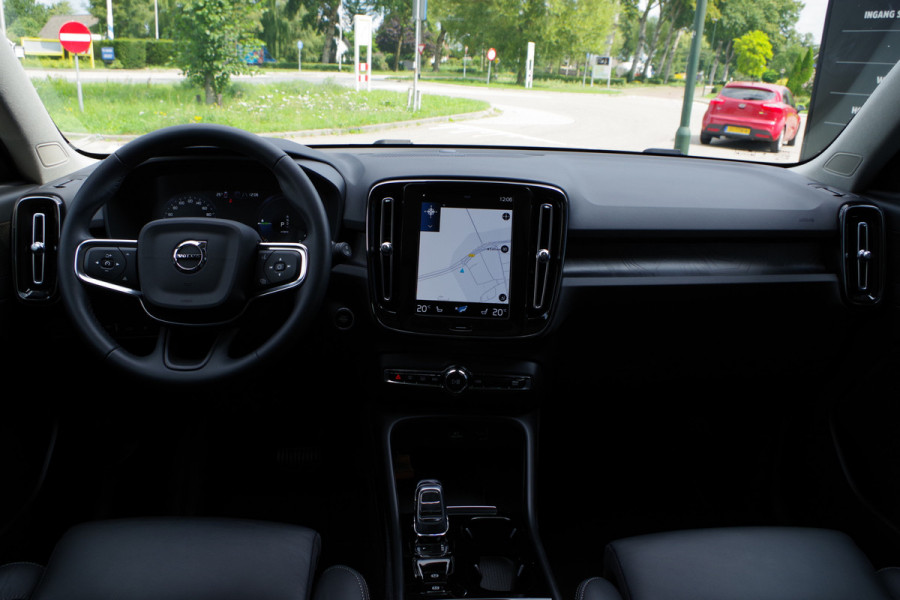 Volvo XC40 1.5 T5 Plug-in Hybrid 262 PK Ultimate Dark, Panoramadak, 360 Camera, Leder, Harman/Kardon,