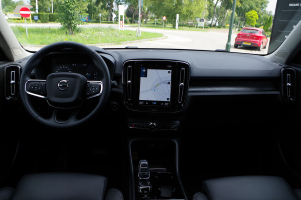 Volvo XC40 1.5 T5 Plug-in Hybrid 262 PK Ultimate Dark, Panoramadak, 360 Camera, Leder, Harman/Kardon,