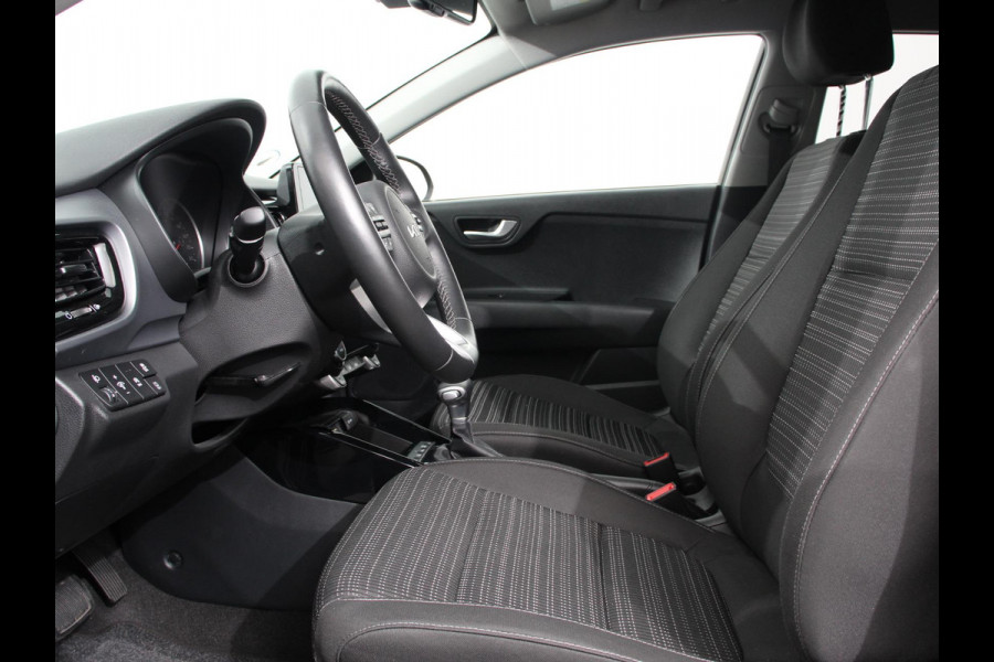 Kia Stonic 1.0 T-GDi MHEV DynamicPlusLine Climate control Adaptieve cruise control Achteruitrijcamera LED Verwarmde voorstoelen Verwarmde stuurwiel Parkeersensoren Apple Carplay/ Android Auto