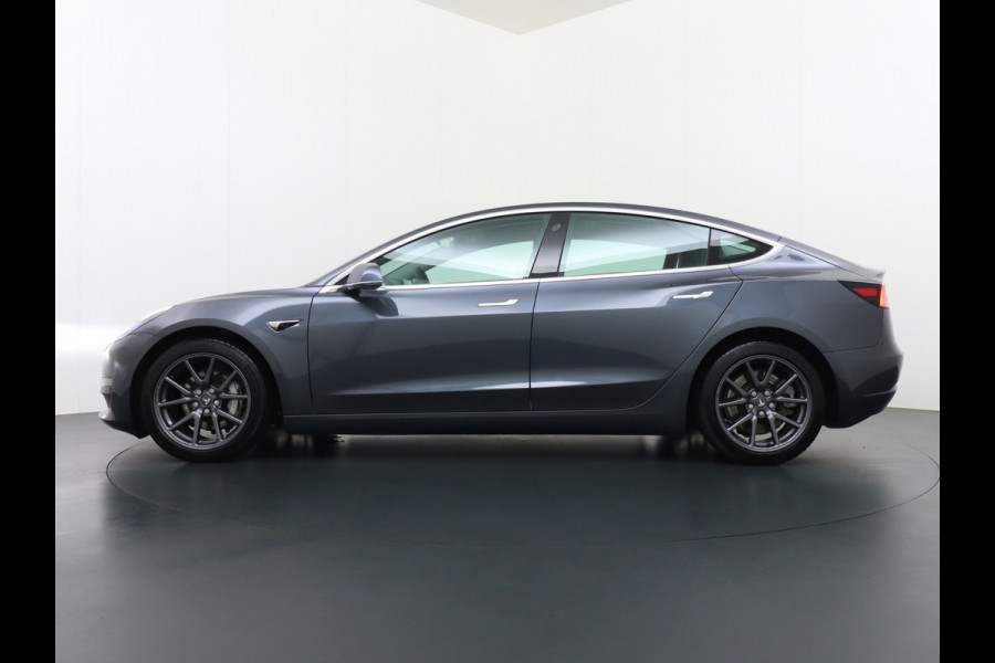 Tesla Model 3 Long Range AWD 75kWh 463PK Lmv FSD-3 Computer Premium Audio AutoPilot Panoramadak Camera's Leer Adaptive-Cruise-Control+Stop&Go  4WD Stoel en achterbank verwarming Elektr.Stoelen+Memory+Easy-Entry WiFi 1e Eigenaar Origineel Nederlandse Auto Garantie op Accu/Motor tot 25-06-2028/192.000km