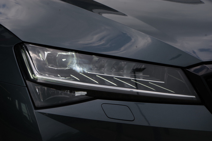 Škoda Superb Combi 1.4 TSI iV Sportline 218 PK BNS PHEV, Trekhaak, Memory, Canton Sound, Carplay, Camera