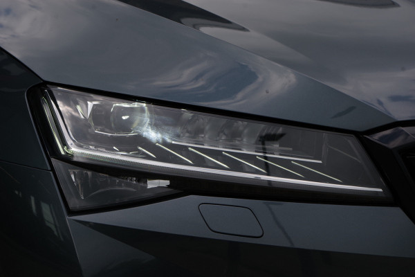 Škoda Superb Combi 1.4 TSI iV Sportline 218 PK BNS PHEV, Trekhaak, Memory, Canton Sound, Carplay, Camera