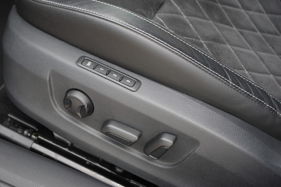 Škoda Superb Combi 1.4 TSI iV Sportline 218 PK BNS PHEV, Trekhaak, Memory, Canton Sound, Carplay, Camera