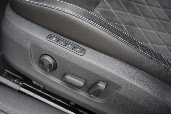 Škoda Superb Combi 1.4 TSI iV Sportline 218 PK BNS PHEV, Trekhaak, Memory, Canton Sound, Carplay, Camera