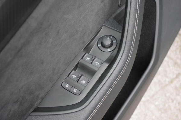 Škoda Superb Combi 1.4 TSI iV Sportline 218 PK BNS PHEV, Trekhaak, Memory, Canton Sound, Carplay, Camera