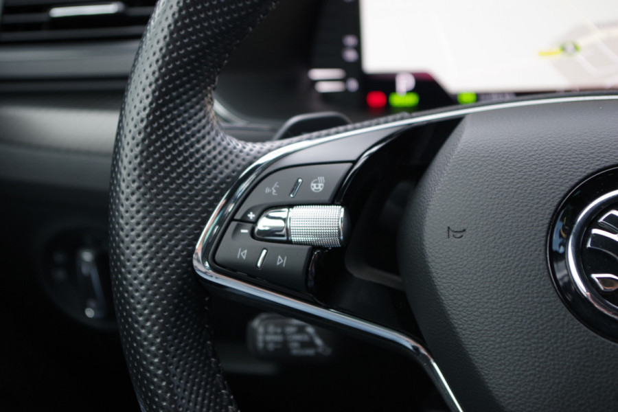 Škoda Superb Combi 1.4 TSI iV Sportline 218 PK BNS PHEV, Trekhaak, Memory, Canton Sound, Carplay, Camera