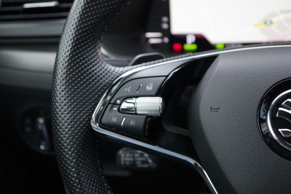 Škoda Superb Combi 1.4 TSI iV Sportline 218 PK BNS PHEV, Trekhaak, Memory, Canton Sound, Carplay, Camera