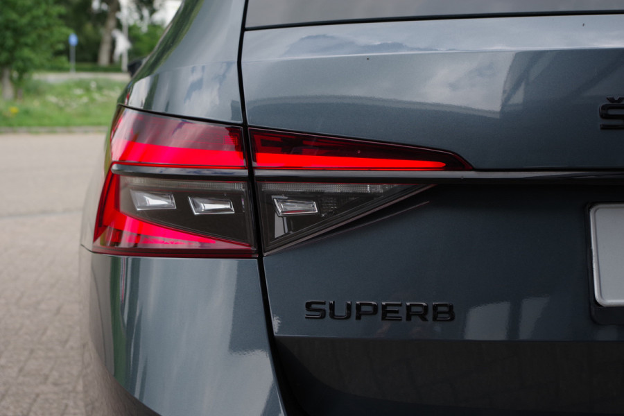 Škoda Superb Combi 1.4 TSI iV Sportline 218 PK BNS PHEV, Trekhaak, Memory, Canton Sound, Carplay, Camera