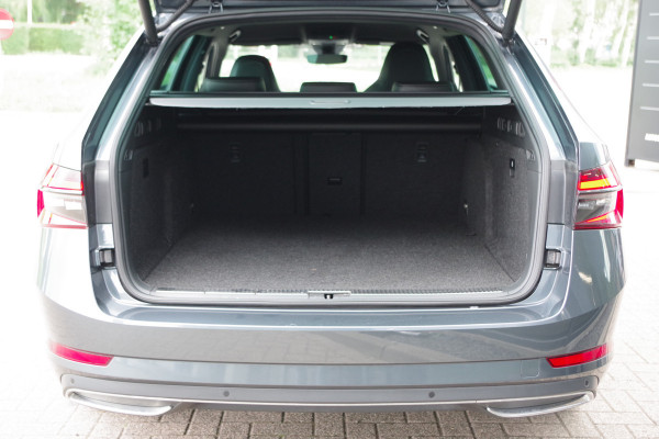Škoda Superb Combi 1.4 TSI iV Sportline 218 PK BNS PHEV, Trekhaak, Memory, Canton Sound, Carplay, Camera