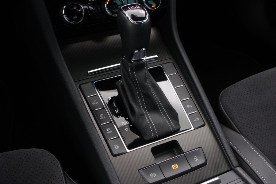 Škoda Superb Combi 1.4 TSI iV Sportline 218 PK BNS PHEV, Trekhaak, Memory, Canton Sound, Carplay, Camera