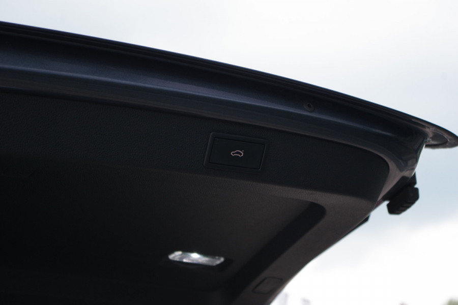 Škoda Superb Combi 1.4 TSI iV Sportline 218 PK BNS PHEV, Trekhaak, Memory, Canton Sound, Carplay, Camera