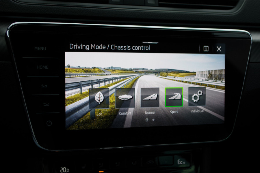 Škoda Superb Combi 1.4 TSI iV Sportline 218 PK BNS PHEV, Trekhaak, Memory, Canton Sound, Carplay, Camera