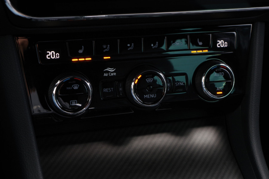Škoda Superb Combi 1.4 TSI iV Sportline 218 PK BNS PHEV, Trekhaak, Memory, Canton Sound, Carplay, Camera