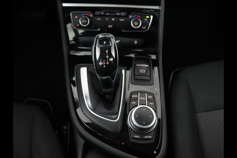 BMW 2 Serie Gran Tourer 220i 7-persoons Executive Edition | Panoramadak | Head-Up | Navigatie | Full LED | Climate control | Parkeerhulp