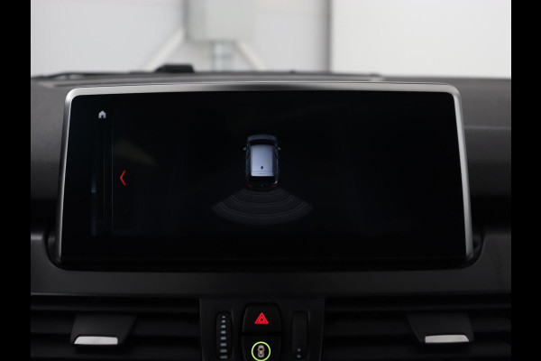 BMW 2 Serie Gran Tourer 220i 7-persoons Executive Edition | Panoramadak | Head-Up | Navigatie | Full LED | Climate control | Parkeerhulp
