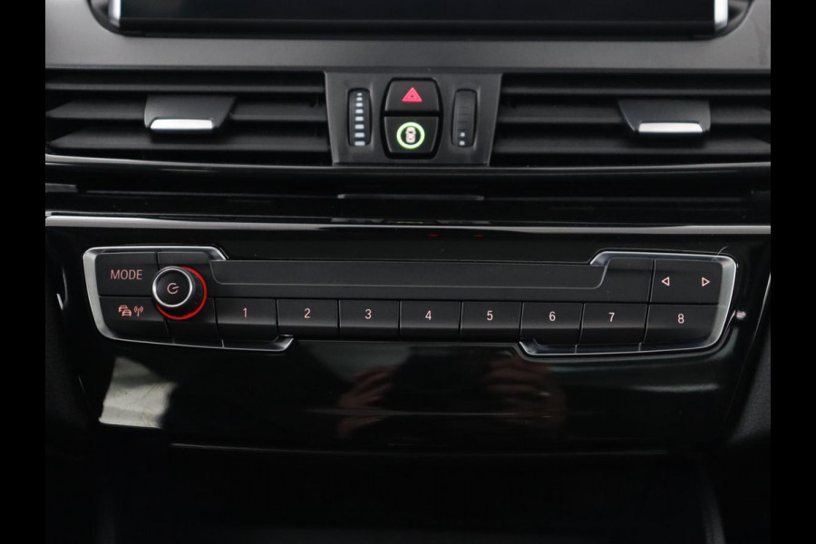 BMW 2 Serie Gran Tourer 220i 7-persoons Executive Edition | Panoramadak | Head-Up | Navigatie | Full LED | Climate control | Parkeerhulp