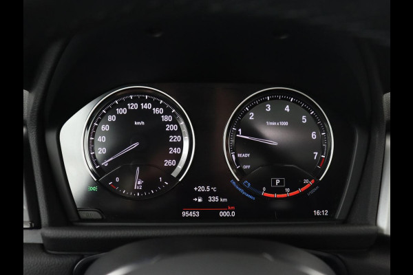 BMW 2 Serie Gran Tourer 220i 7-persoons Executive Edition | Panoramadak | Head-Up | Navigatie | Full LED | Climate control | Parkeerhulp