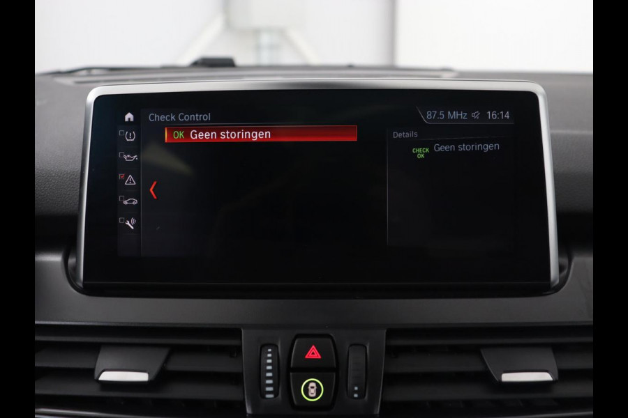 BMW 2 Serie Gran Tourer 220i 7-persoons Executive Edition | Panoramadak | Head-Up | Navigatie | Full LED | Climate control | Parkeerhulp