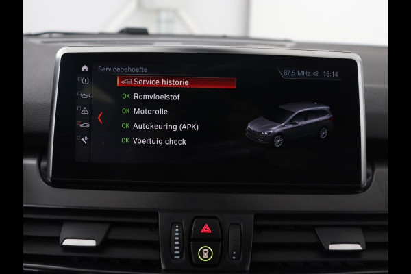 BMW 2 Serie Gran Tourer 220i 7-persoons Executive Edition | Panoramadak | Head-Up | Navigatie | Full LED | Climate control | Parkeerhulp