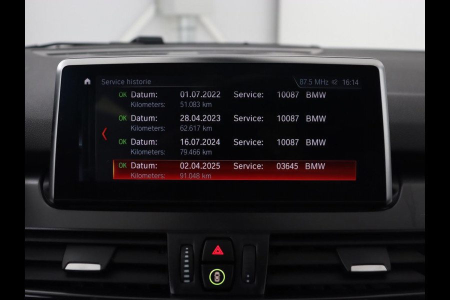 BMW 2 Serie Gran Tourer 220i 7-persoons Executive Edition | Panoramadak | Head-Up | Navigatie | Full LED | Climate control | Parkeerhulp