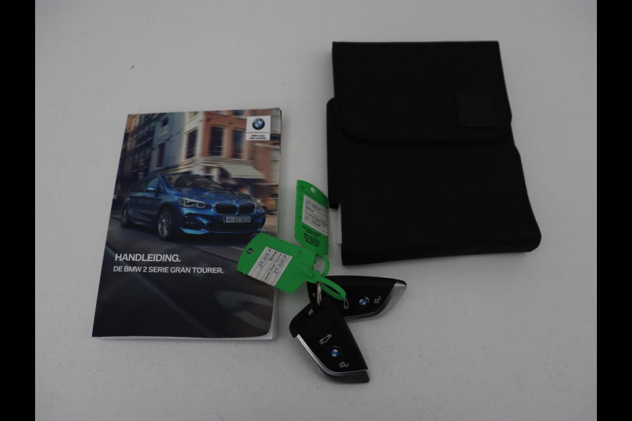 BMW 2 Serie Gran Tourer 220i 7-persoons Executive Edition | Panoramadak | Head-Up | Navigatie | Full LED | Climate control | Parkeerhulp