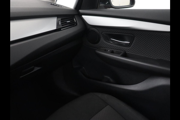 BMW 2 Serie Gran Tourer 220i 7-persoons Executive Edition | Panoramadak | Head-Up | Navigatie | Full LED | Climate control | Parkeerhulp