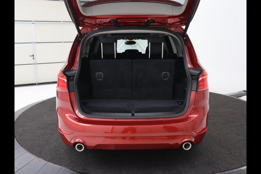 BMW 2 Serie Gran Tourer 220i 7-persoons Executive Edition | Panoramadak | Head-Up | Navigatie | Full LED | Climate control | Parkeerhulp