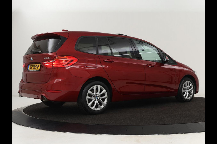 BMW 2 Serie Gran Tourer 220i 7-persoons Executive Edition | Panoramadak | Head-Up | Navigatie | Full LED | Climate control | Parkeerhulp