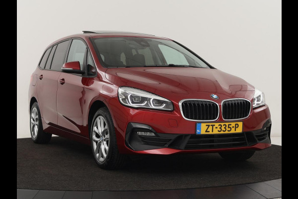 BMW 2 Serie Gran Tourer 220i 7-persoons Executive Edition | Panoramadak | Head-Up | Navigatie | Full LED | Climate control | Parkeerhulp