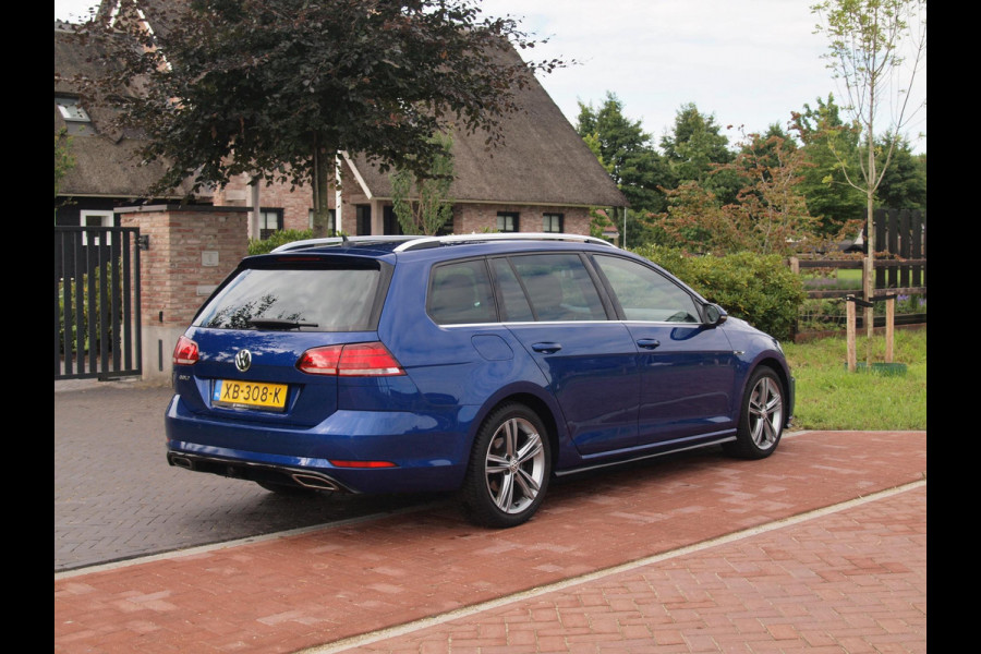 Volkswagen GOLF Variant 1.5 TSI Highline Business R | Lapiz Blue Metallic | Trekhaak | NL-Auto | Virtual Cockpit |