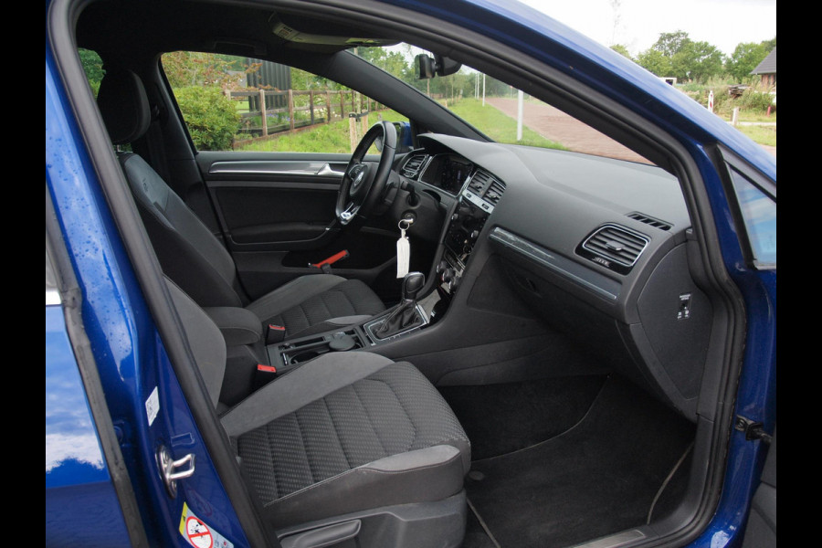 Volkswagen GOLF Variant 1.5 TSI Highline Business R | Lapiz Blue Metallic | Trekhaak | NL-Auto | Virtual Cockpit |