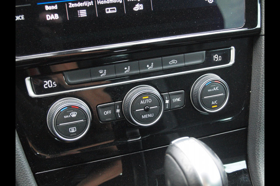 Volkswagen GOLF Variant 1.5 TSI Highline Business R | Lapiz Blue Metallic | Trekhaak | NL-Auto | Virtual Cockpit |